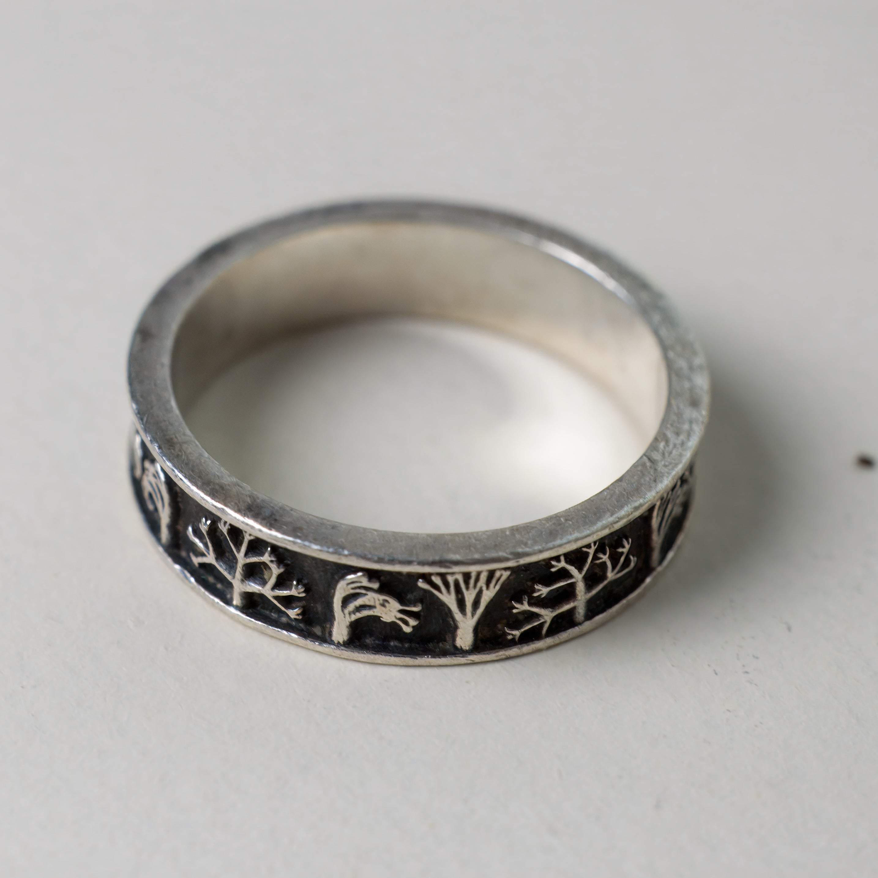 Dancing Fronds Eternity Band