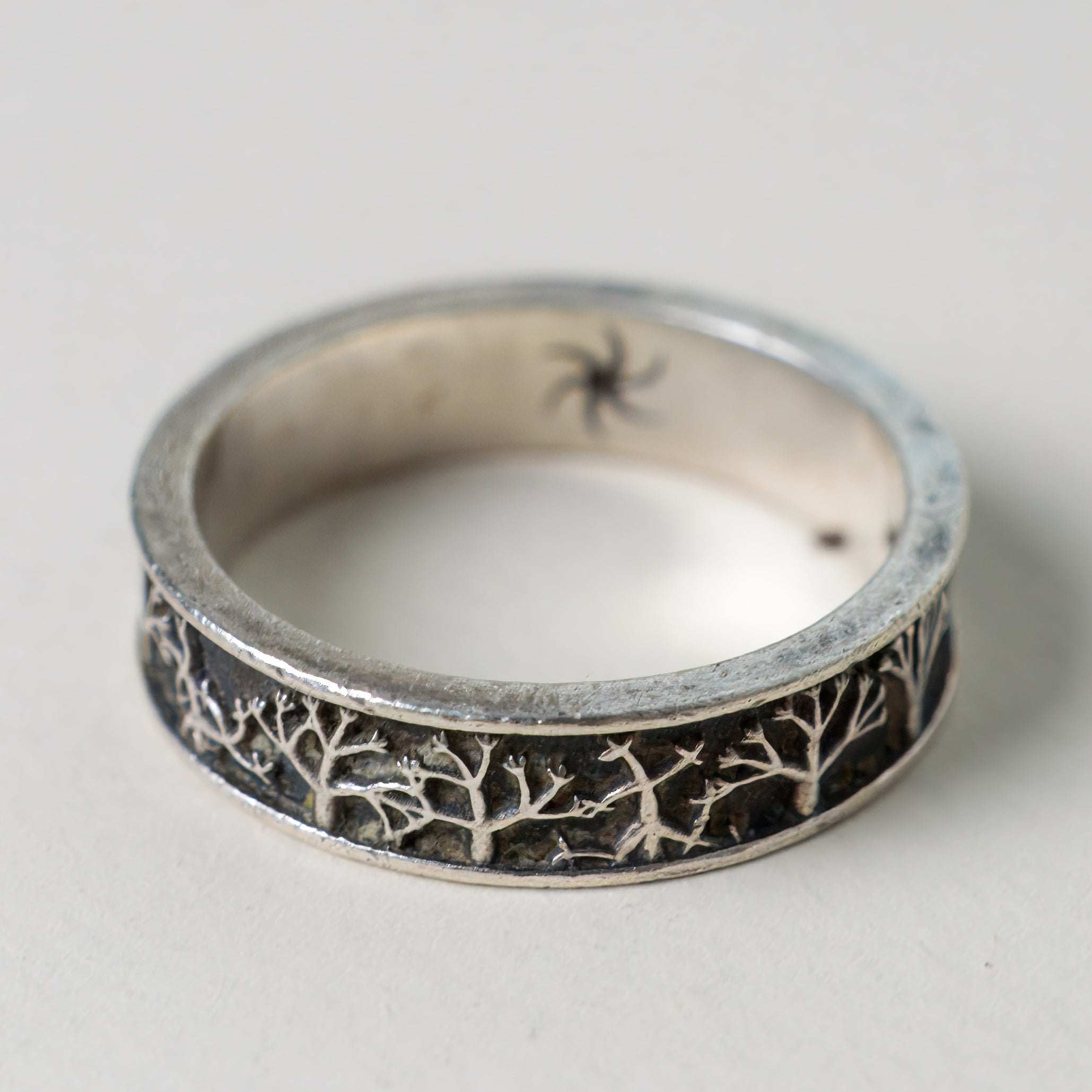 Dancing Fronds Eternity Band