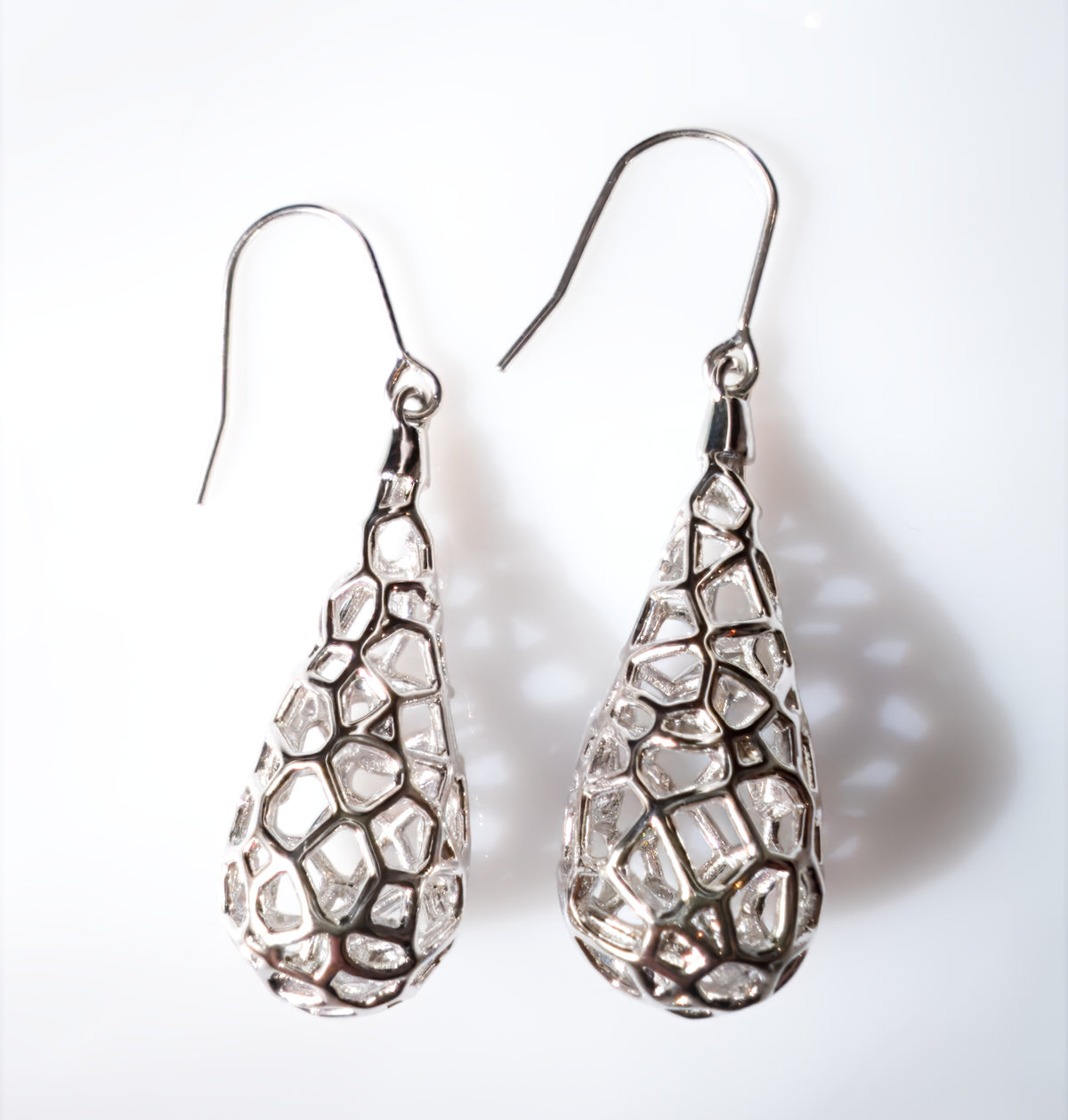 Llora Teardrop Earrings with a capillary pattern