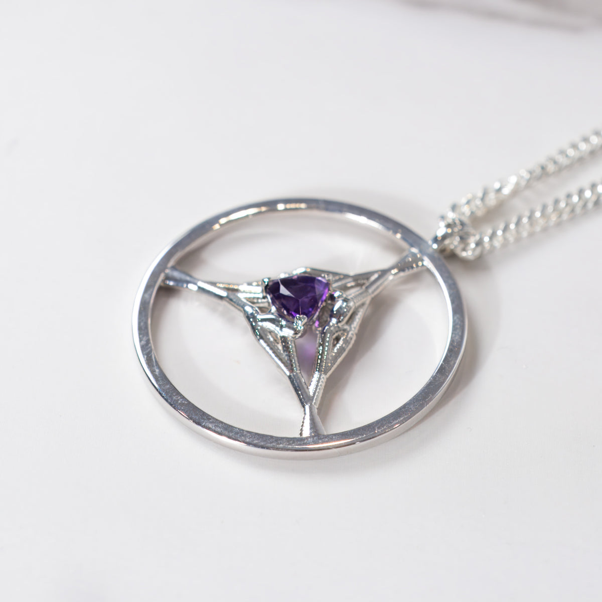 Unisex Trillium amethyst necklace