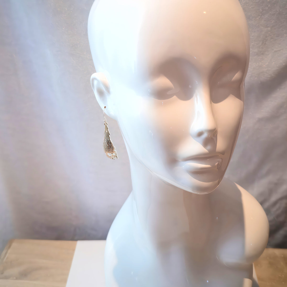 Mannequin head wearing a Cellular Automata earring