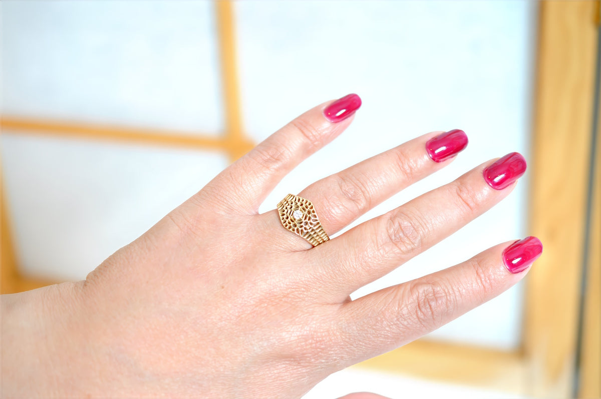 Hive honeycomb ring, a unisex geometric ring
