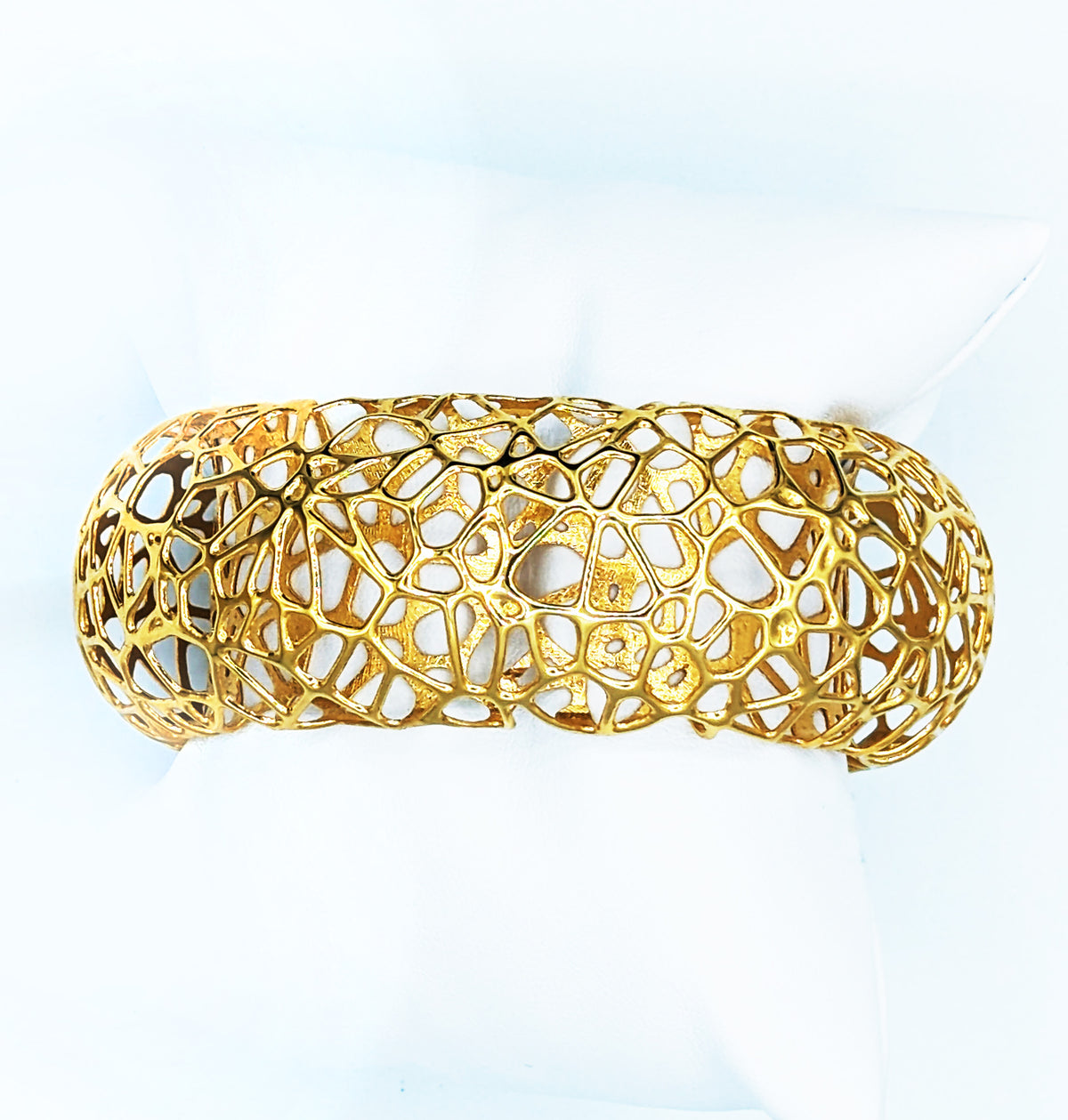 Symbiote Cuff Bracelet with a Voronoi capillary pattern